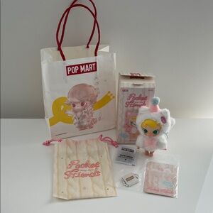 💯 Authentic Pop Mart Pocket Friends baby Molly - Pet my head